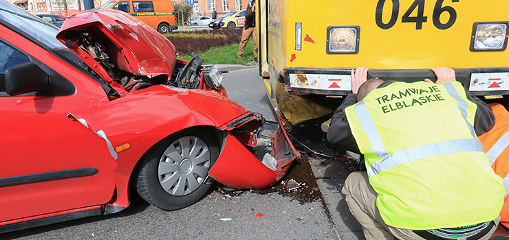 Wypadek przy placu Sowiaskim. Tramwaj zderzy si z seatem. Jedna osoba poszkodowana