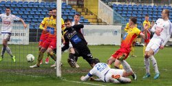 Niesamowity mecz i grad bramek przy Agrykola. Olimpia rzutem na ta�m� pokonuje Legionovi�