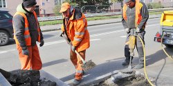 Drogowcy ruszyli w miasto. Ile kosztowa� nas b�dzie �atanie dziur?