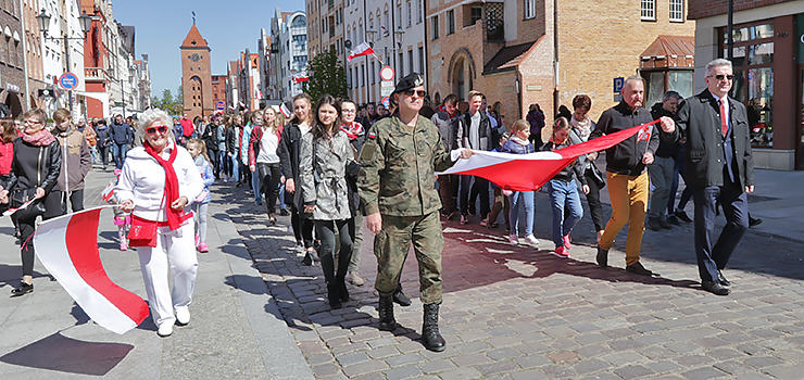 "Dzisiaj elblanie s biao-czerwoni". 2 maja witujemy Dzie Flagi RP