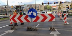 Spore utrudnienia w centrum. Skrzy�owanie 12 Lutego z Grota Roweckiego cz�ciowo nieprzejezdne