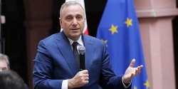 Elbl��anin wygwizdany na spotkaniu ze Schetyn� i kampania bez kampanii. Nie mo�na by�o tego unikn��?