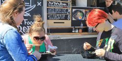 Festiwal Smak�w Food Truck okaza� si� strza�em w dziesi�tk�. „Takiej imprezy brakowa�o”