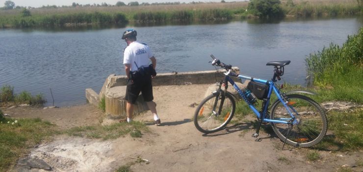 Straż miejska na rowerach skontroluje dzikie kąpieliska