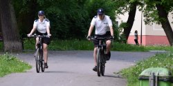 Patrole rowerowe w parkach i na star�wce