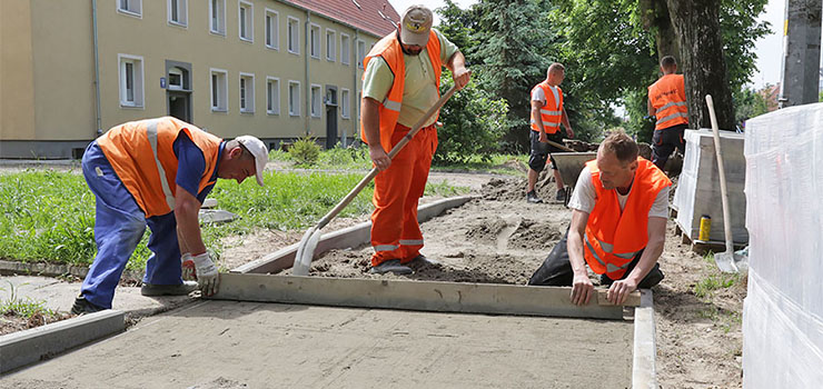 Z roku na rok popadały w coraz gorszy stan. Chodniki na Grottgera doczekały się remontu