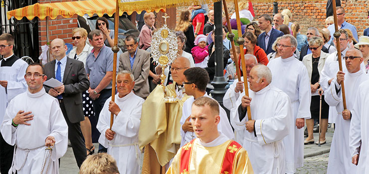 Kilka tysicy elblan przeszo w procesjach Boego Ciaa - zobacz zdjcia