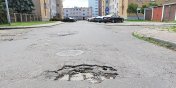 Mieszkanka ul. Szkolnej: Od 40 lat ani jeden chodnik nie był naprawiony, ani ulica nie była ruszona