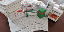 Farmaceuci wydaj� je sporadycznie, seniorzy spodziewali si� wi�kszych oszcz�dno�ci. Kto korzysta z darmowych lek�w?
