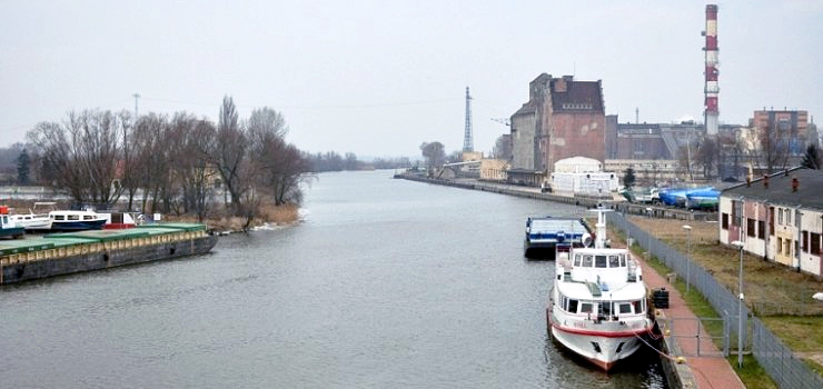 Kąpiel w rzece Elbląg jest zakazana. "Apelujemy do mieszkańców, aby nie korzystali z akwenu"
