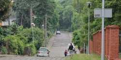 Na Toruskiej wysuone lampy wiec tak, jakby ich nie byo. Kiedy to si zmieni?