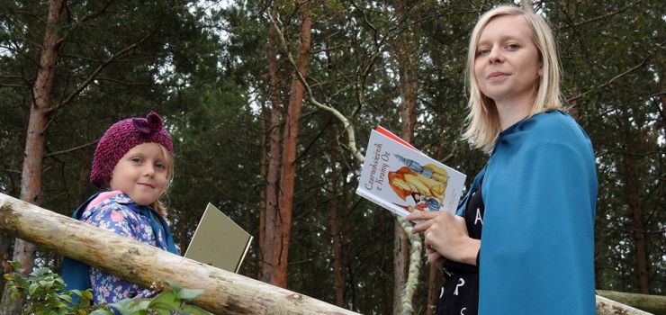 Czyta pacjentom szpitala i elblążanom czekającym na tramwaj... Zuzanna Gajewska wierzy w moc książek