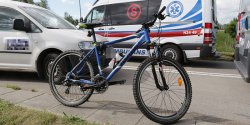 Rowerzysta najecha na samochd na Trasie Unii Europejskiej