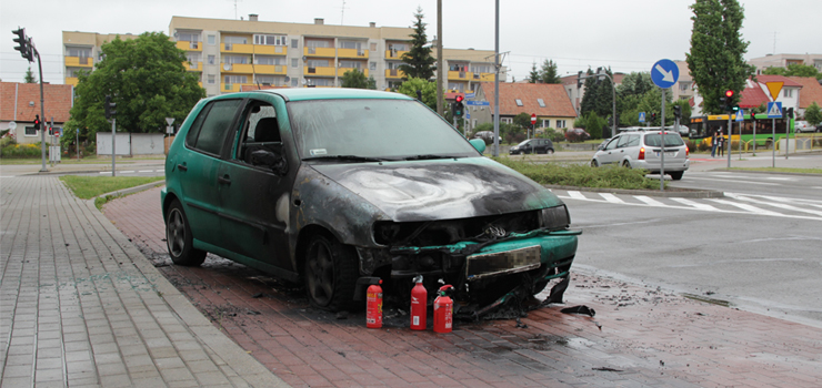 Pożar samochodu na Konopnickiej. Osobowy vw polo zapalił się w czasie jazdy