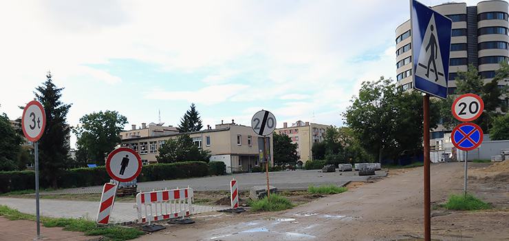 Przy ul. Karowej powstaje nowy układ komunikacyjny i parking - zobacz zdjęcia