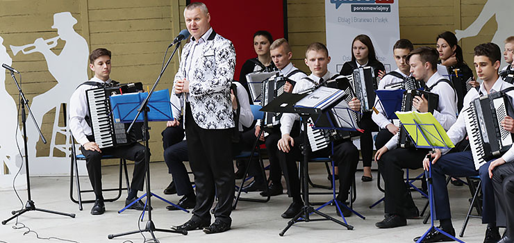 Modzi akordeonici przyjechali z Litwy, aby zagra dla elblan. Koncert w Baantarni