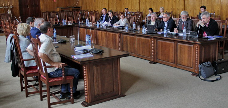 Pustki na konsultacjach społecznych! Na spotkanie przybyła tylko czwórka radnych