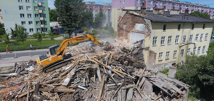 Dwie kamienice z Traugutta zostały wyburzone. Zobacz zdjęcia i film z ich rozbiórki