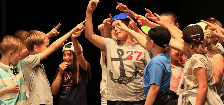 Scenę elbląskiego Teatru opanowali amatorzy. Jak sobie poradzili?