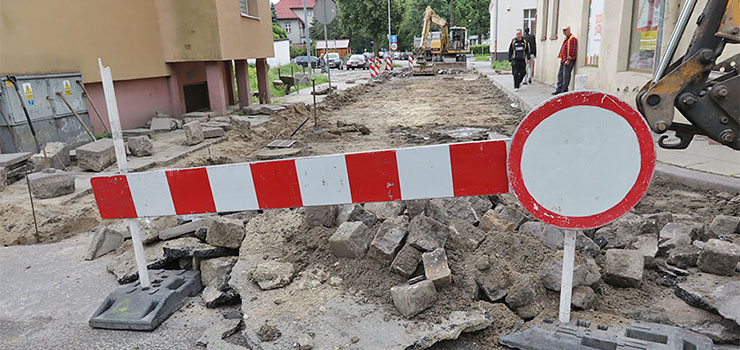 Spore utrudnienia na Powstańców Warszawskich. Zdezorientowani kierowcy jeżdżą "pod prąd"