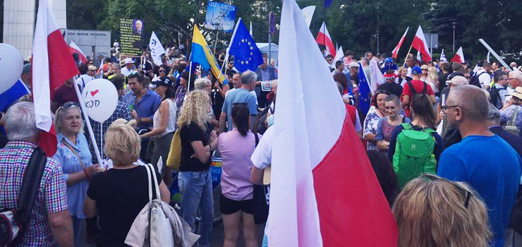 Wielotysiczna demonstracja w obronie " Wolnych Sdw" . Elblanie protestuj przeciw zmianom w sdownictwie