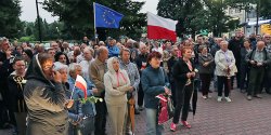 Pod elblskim sdem ponownie zapony znicze. „S rzeczy, na ktre godzi si nie moemy”