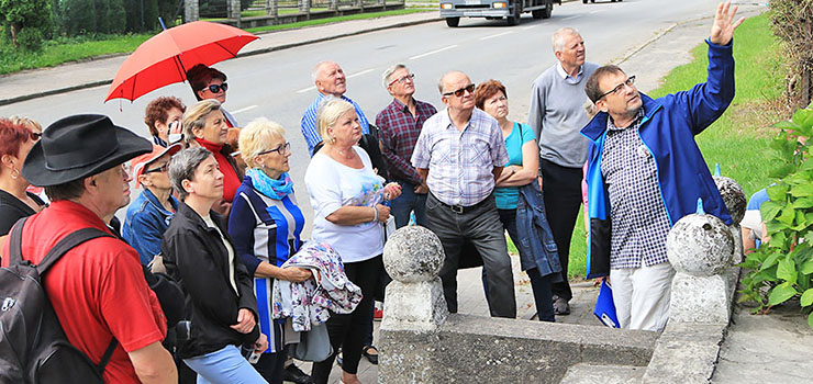 Z przewodnikiem poznawali ciekawostki i atrakcje Milejewa. Zobacz zdjcia z wycieczki PTTK