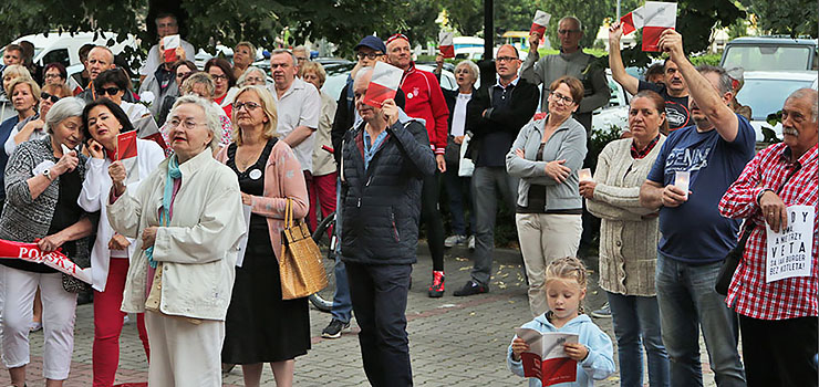 Protestować każdy może? Elblążanie po raz kolejny demonstrowali w obronie sądów