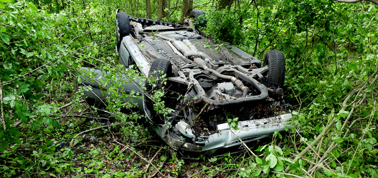 Pogoda nie sprzyja bezpieczeństwu na drodze. Dachowanie i czołowe zderzenie nieopodal Elbląga