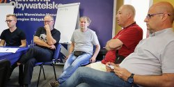 "Nie walczcie z politykami, walczcie ze z�ymi politykami". Elbl��anie m�wi� nie rz�dom PiS