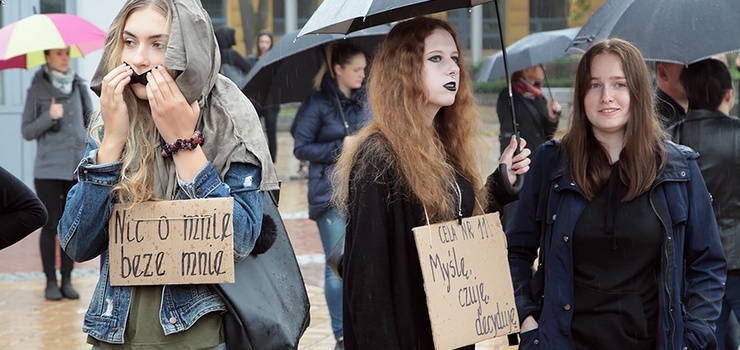 Mężczyźni nie chcą dzielić się władzą, a może to kobiety tej władzy nie chcą?