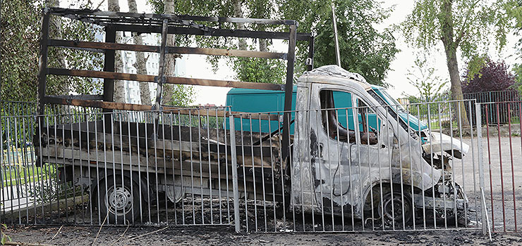 Kolejny nocny pożar samochodu. Tym razem spłonął dostawczy fiat. Czy to już plaga?