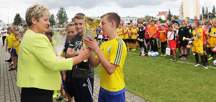 Młodzi piłkarze Olimpii Elbląg sięgnęli po zwycięstwo. Za nami turniej Piekarczyk Cup