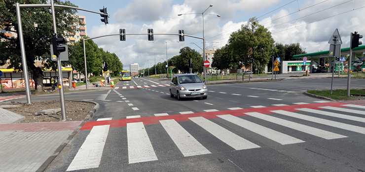 Po tych zmianach kierowcy gubią się i jeżdżą na pamięć! Nowa organizacja ruchu na skrzyżowaniu Dąbka - Pionierska