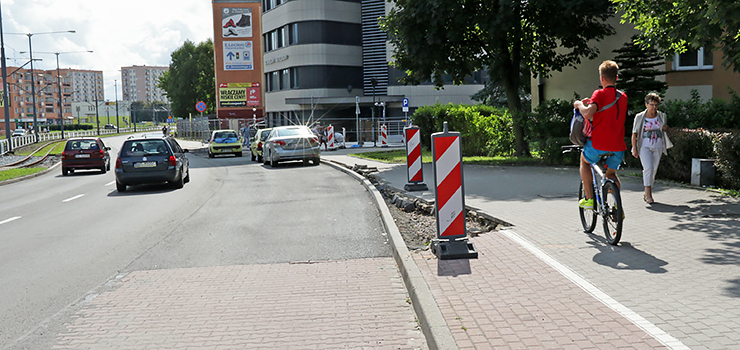 Tu ścieżki rowerowej już nie będzie? W jej miejscu wyrósł zjazd do nowego sądu