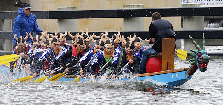 Żołnierze lepsi od policjantów. Za nami IV Wyścigi smoczych łodzi na rzece Elbląg