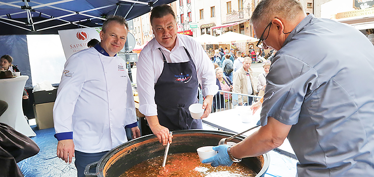 Barszcz ukraiński na Święto Chleba. Zobacz zdjęcia ze wspólnego gotowania na starówce