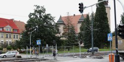 Piesi czy tramwaj? Kto na tym przej�ciu b�dzie mia� pierwsze�stwo?