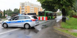 Kierowanie ruchem, blokowanie zalanych ulic - Policja dzi�kuje za wyrozumia�o��