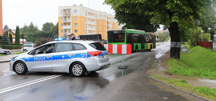 Kierowanie ruchem, blokowanie zalanych ulic - Policja dzikuje za wyrozumiao