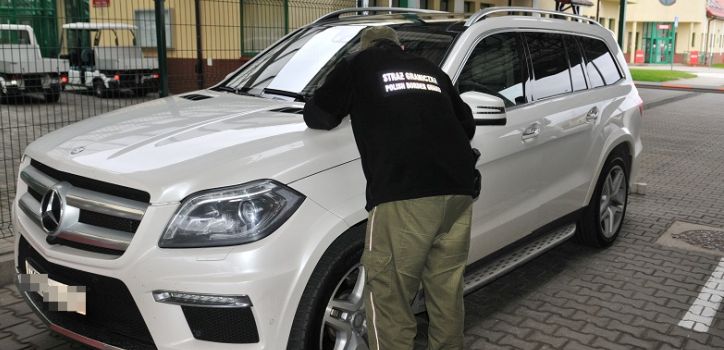 Rosjanin prbowa wjecha do Polski skradzionym mercedesem