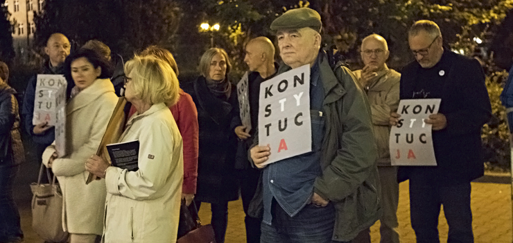 "To jedyne co moemy teraz zobi". Protest przed sdem