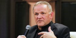 "To, e ksidz staje za otarzem, jeszcze nie znaczy, e zawsze ma racj". Spotkanie z ks. Lemaskim