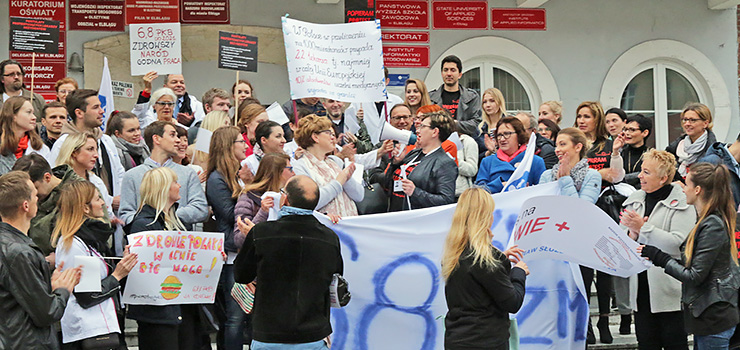 Elbląg poparł protest rezydentów? Lekarze, pielęgniarki i ratownicy zorganizowali pikietę