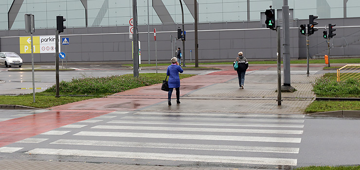 Dwuetapowe przejście koło CH Ogrody zmorą mieszkańców Zawady? „ Jest bardzo niebezpieczne”