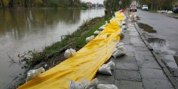Wandalizm czy g�upota? Komu to przeszkadza�o? Poci�to a� 12 r�kaw�w przeciwpowodziowych! 