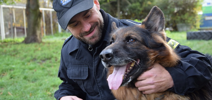 Po 10 latach suby w policji Dragon przechodzi na emerytur