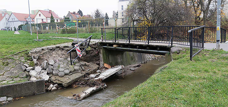 Ten mostek to tylko kropla w morzu strat. Czytelniczka pyta o kładkę nad Kumielą