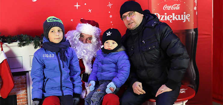 Elblążanie tłumnie podziwiali na Placu Katedralnym kultową ciężarówkę Coca-Coli – zobacz zdjęcia