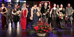"By�o wida�, �e aktorzy dali z siebie wszystko". Za nami premiera "Allo Allo" - zobacz zdj�cia